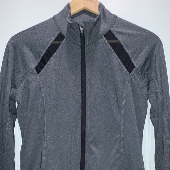 REEBOK NEWW SIZE SMALL ZIPPERED ATHLETIC JACKET - Picture 2 of 8